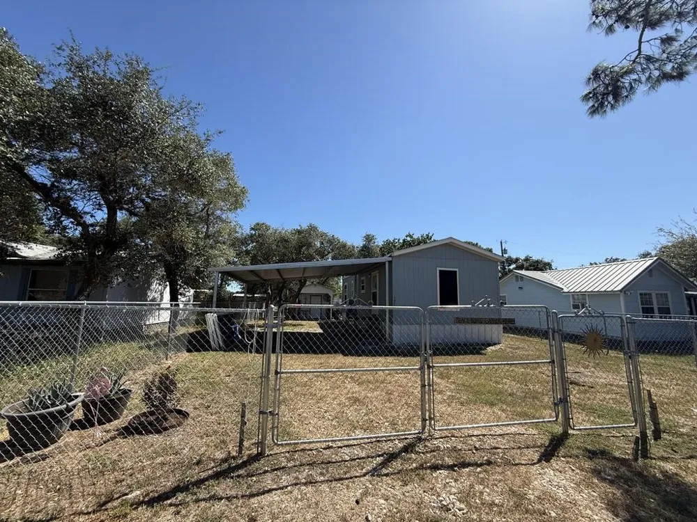 137 Lantana Drive Rockport, TX 78382