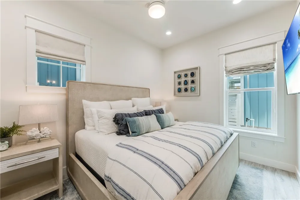 709 Sunrise Avenue Port Aransas, TX 78373