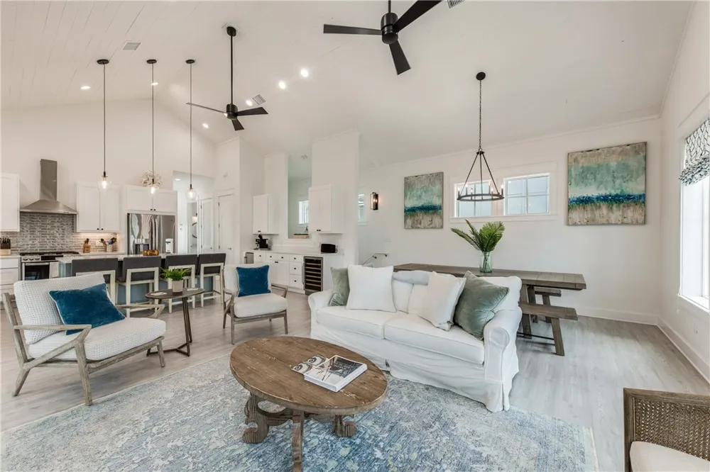 709 Sunrise Avenue Port Aransas, TX 78373