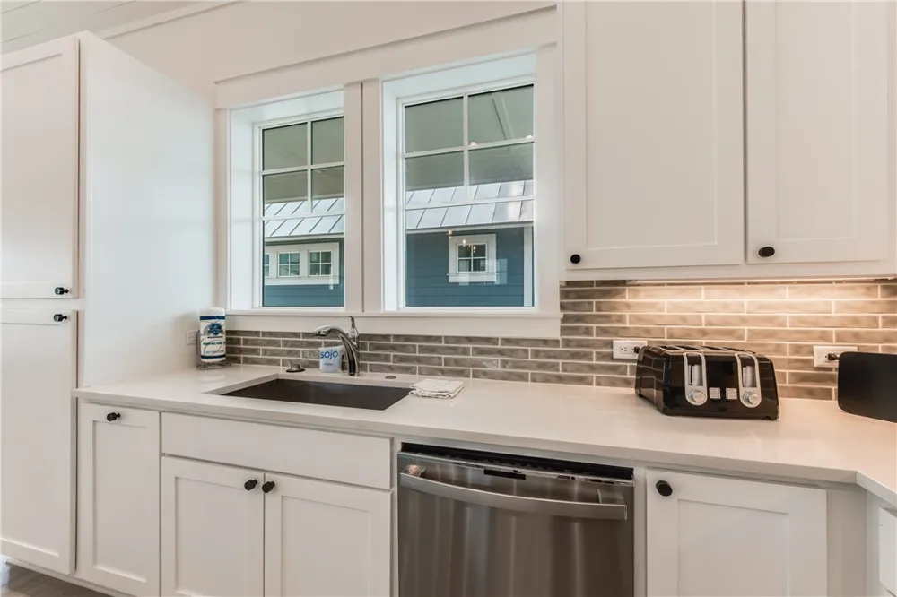 709 Sunrise Avenue Port Aransas, TX 78373