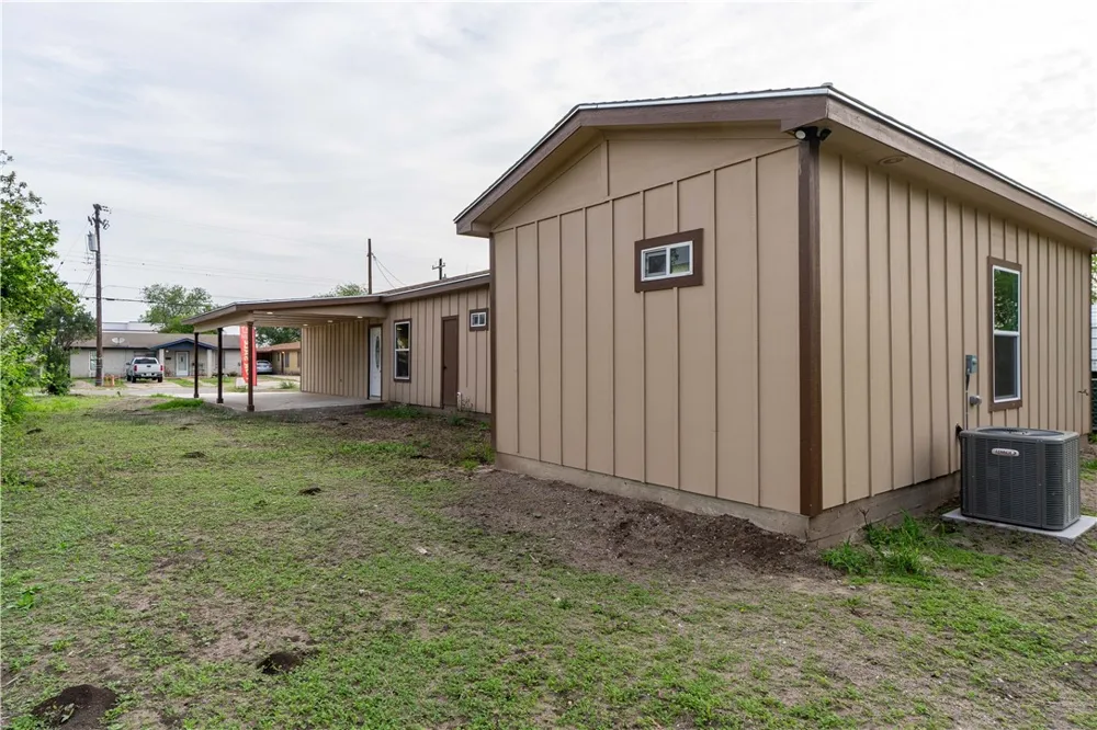 404 Dewey Avenue Alice, TX 78332