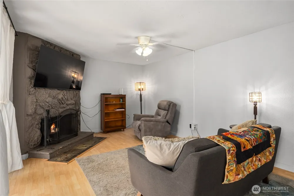 32304 4th Place S #R1 Federal Way, WA 98003