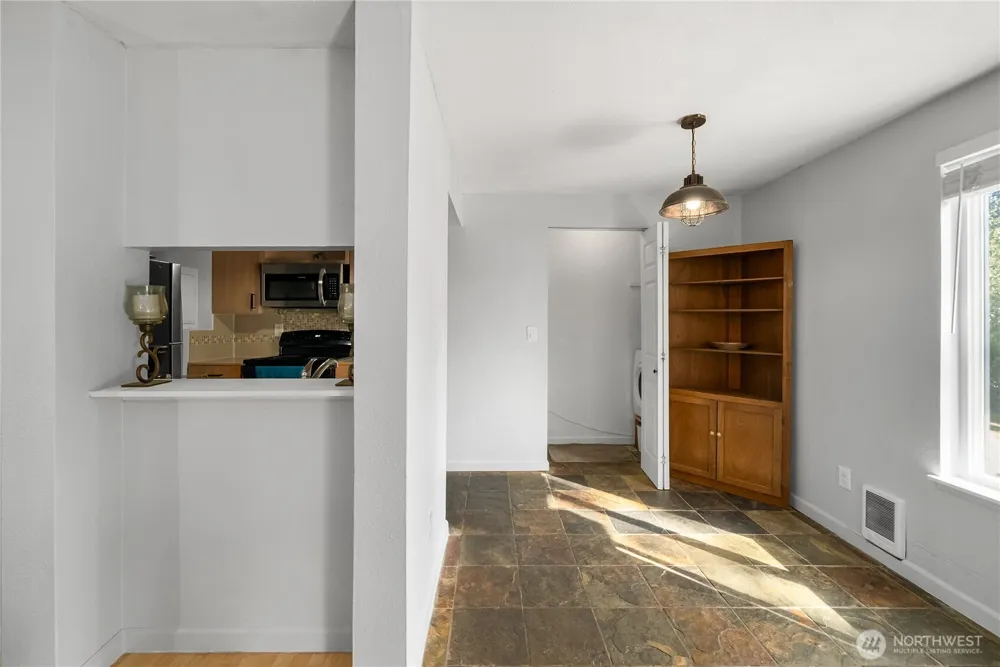 32304 4th Place S #R1 Federal Way, WA 98003