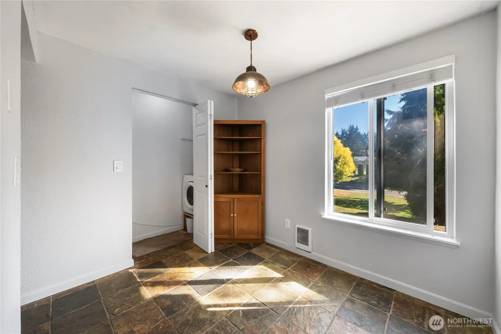 32304 4th Place S #R1 Federal Way, WA 98003