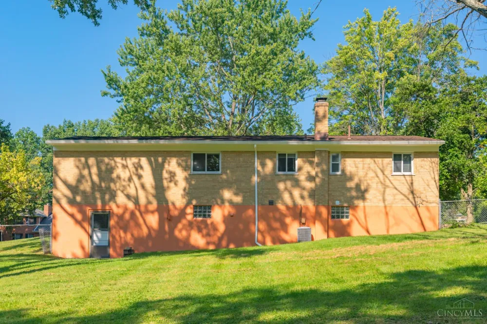 6714 Devonwood Drive North College Hill, OH 45224