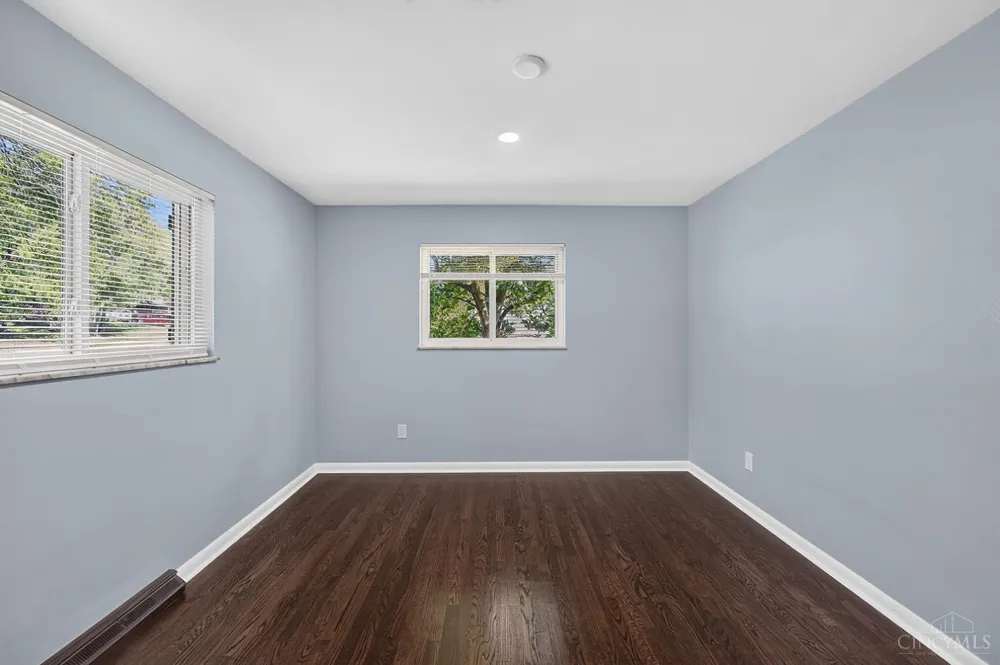 6714 Devonwood Drive North College Hill, OH 45224