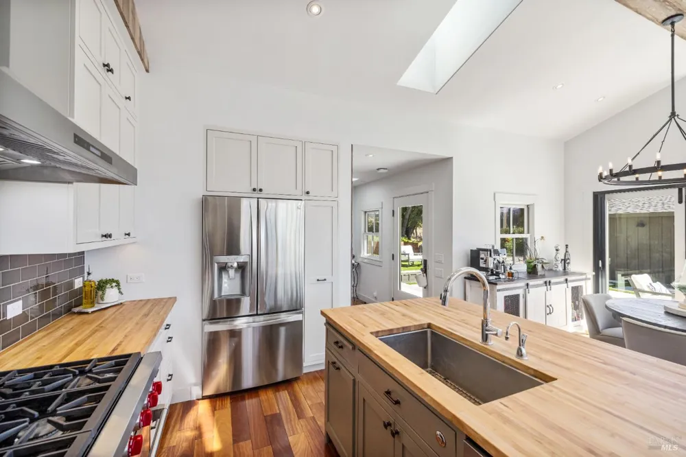 562 Community Hall Lane St. Helena, CA 94574