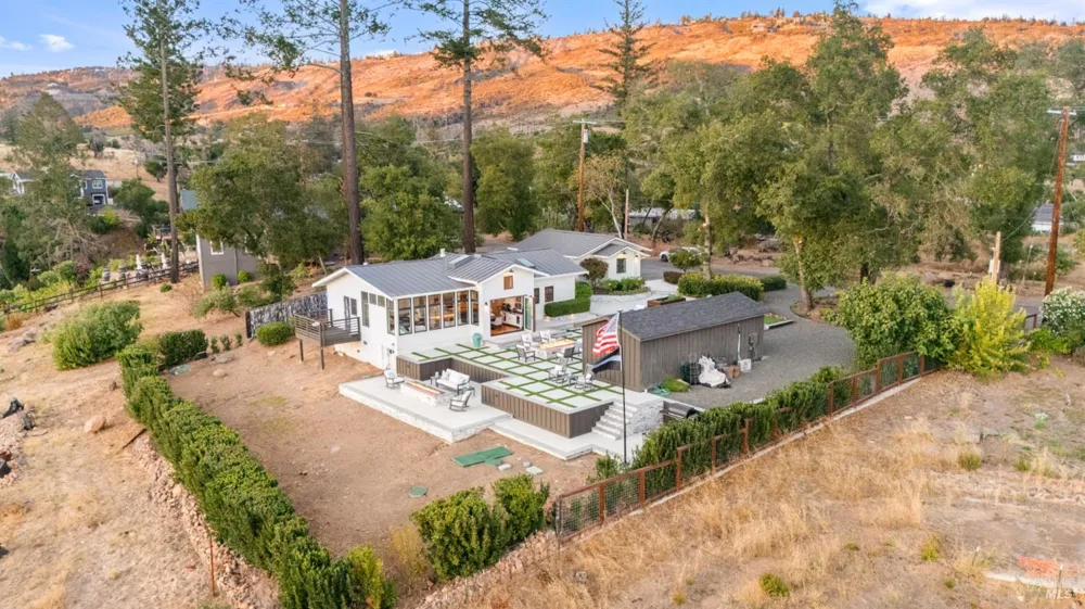 562 Community Hall Lane St. Helena, CA 94574