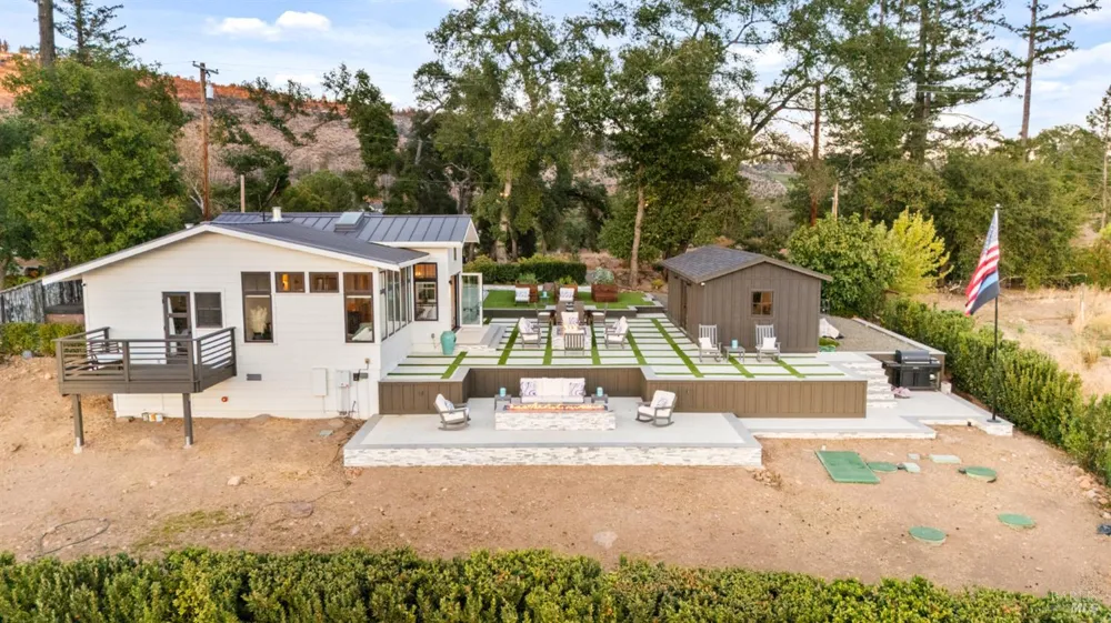 562 Community Hall Lane St. Helena, CA 94574