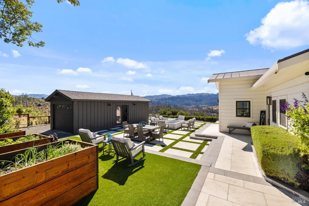 562 Community Hall Lane St. Helena, CA 94574