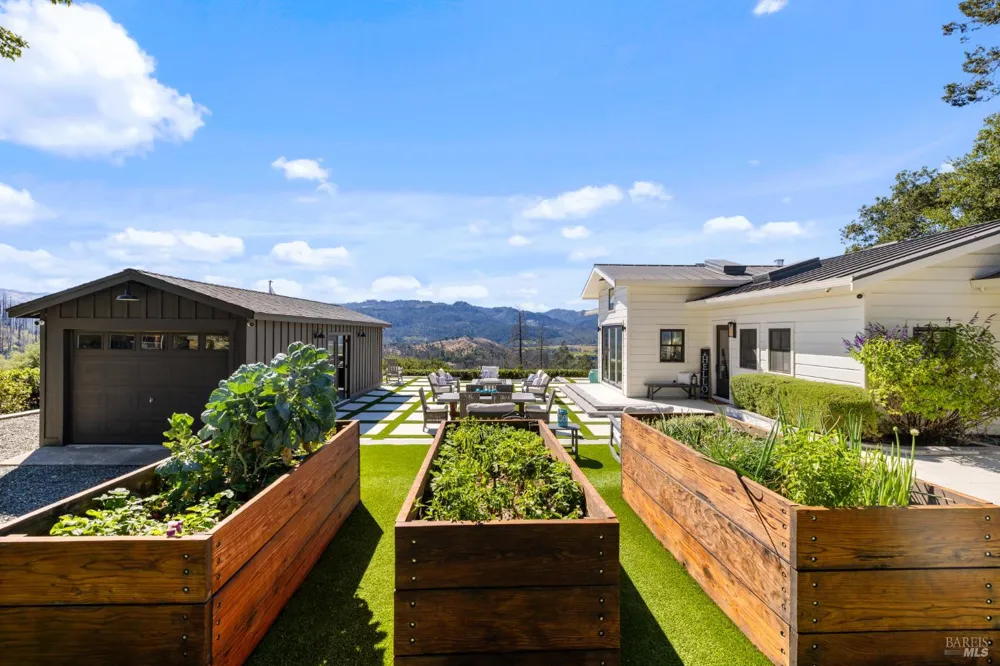 562 Community Hall Lane St. Helena, CA 94574