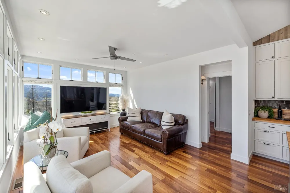 562 Community Hall Lane St. Helena, CA 94574