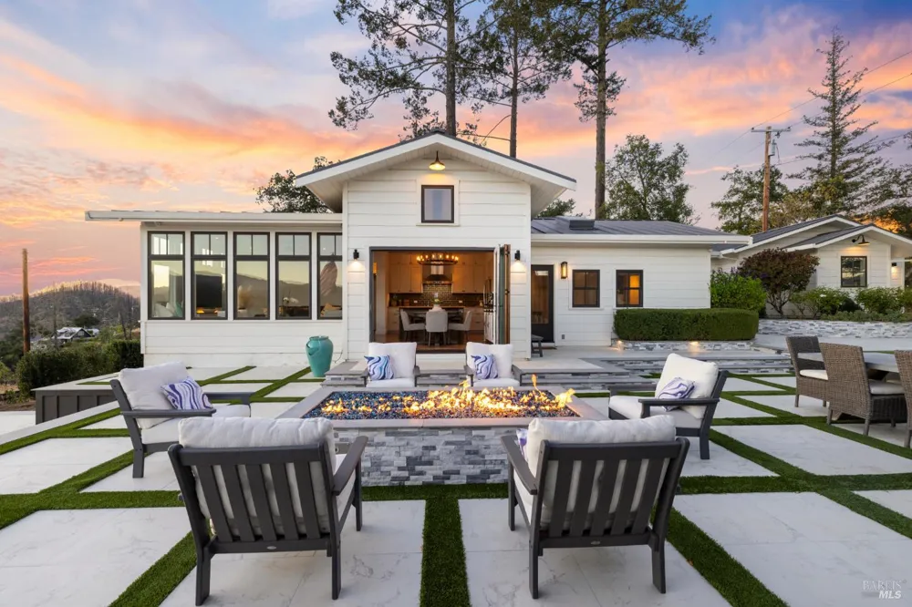 562 Community Hall Lane St. Helena, CA 94574