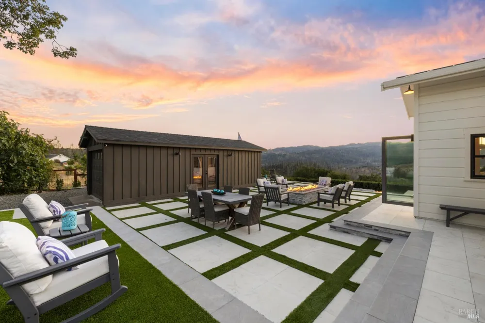 562 Community Hall Lane St. Helena, CA 94574