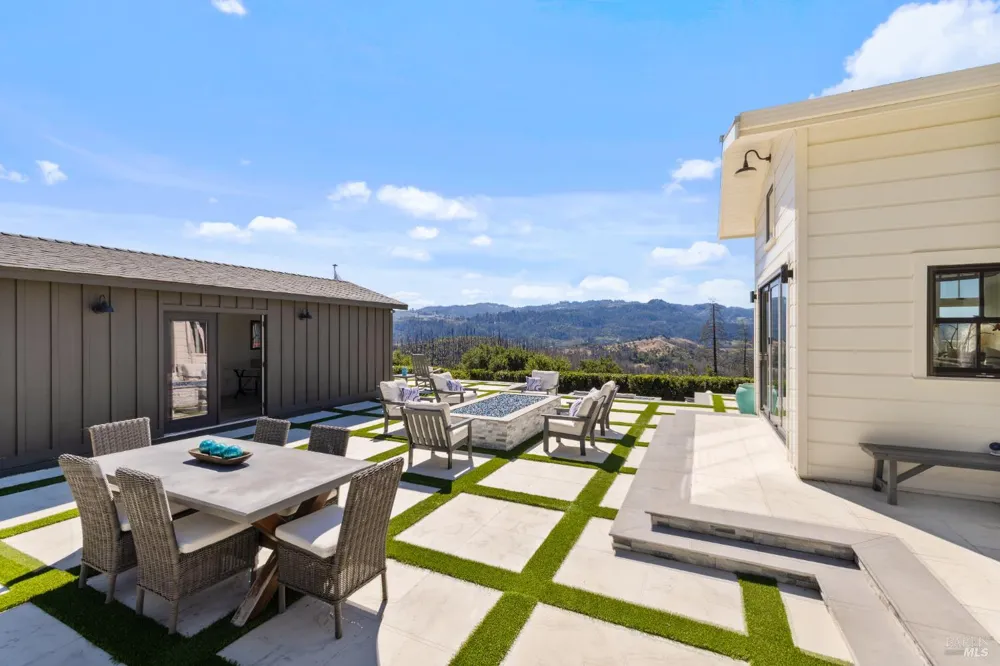 562 Community Hall Lane St. Helena, CA 94574