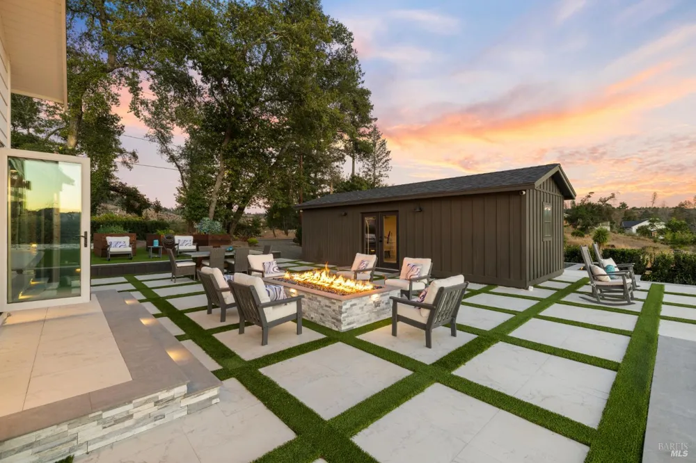 562 Community Hall Lane St. Helena, CA 94574
