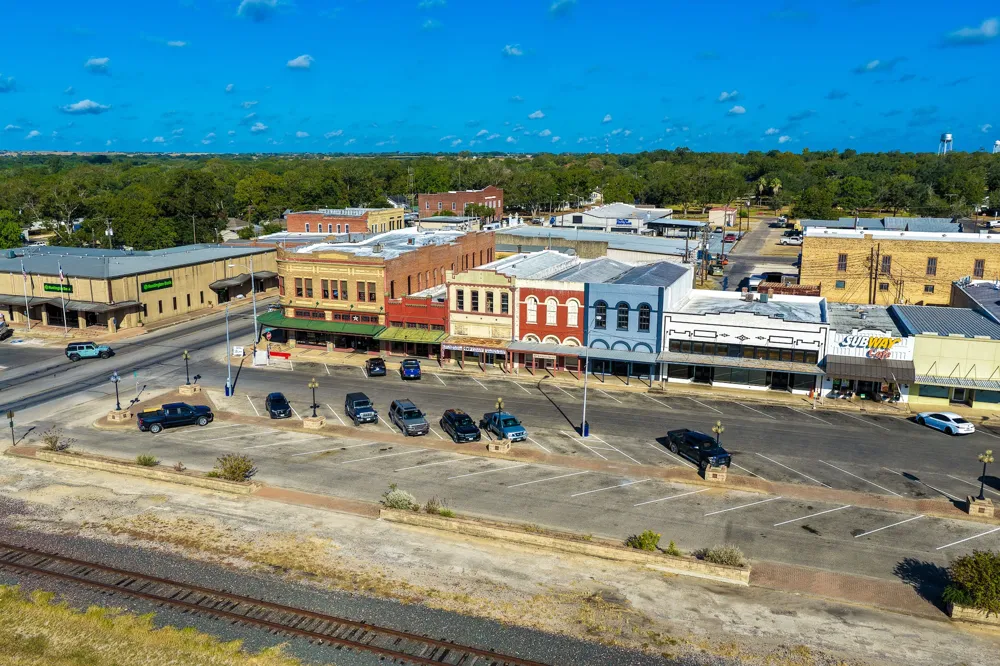 111 E Seventh Street Shiner, TX 77984