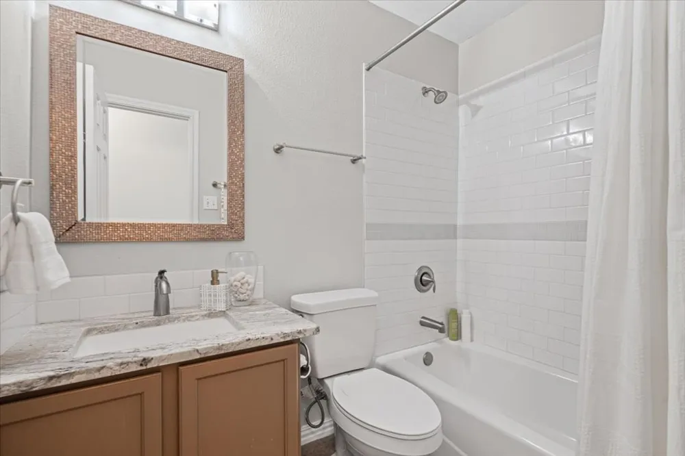 7451 Pusch Ridge Loop Austin, TX 78749