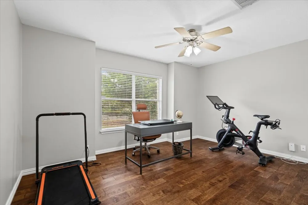 7451 Pusch Ridge Loop Austin, TX 78749