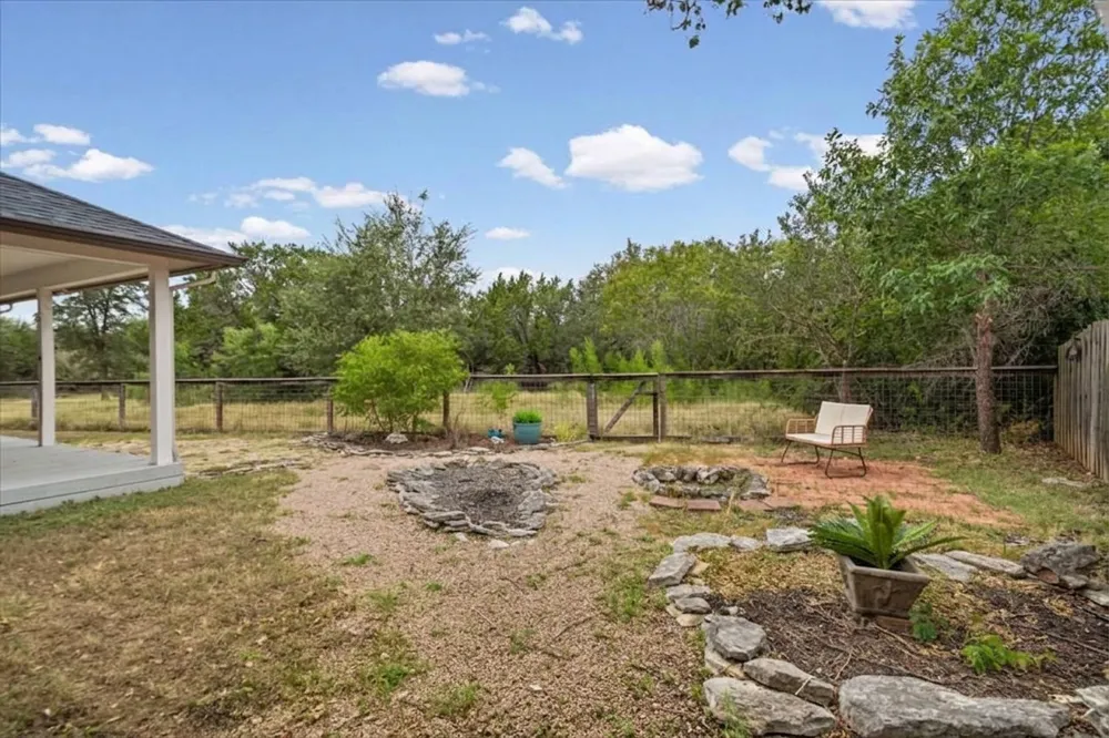 7451 Pusch Ridge Loop Austin, TX 78749