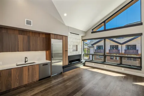 75 Hunki Dori Court #W506
