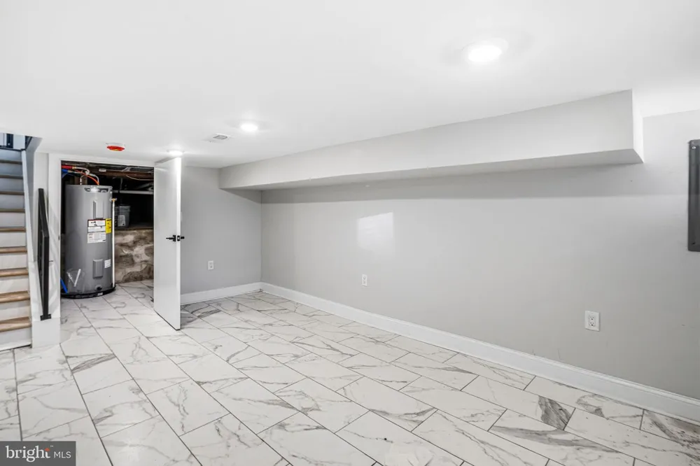 2040 FERNON STREET Philadelphia, PA 19145