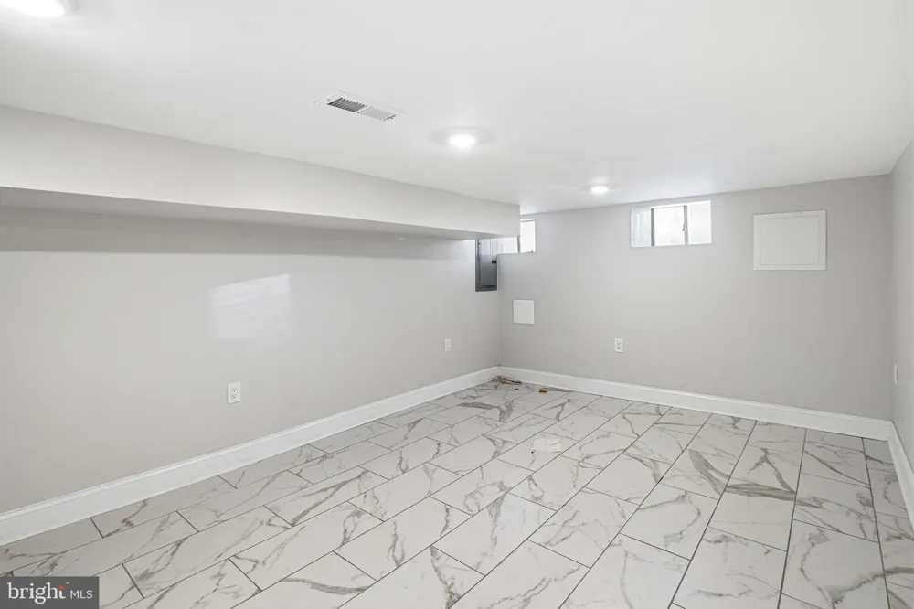 2040 FERNON STREET Philadelphia, PA 19145