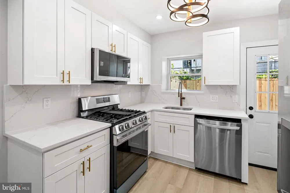2040 FERNON STREET Philadelphia, PA 19145