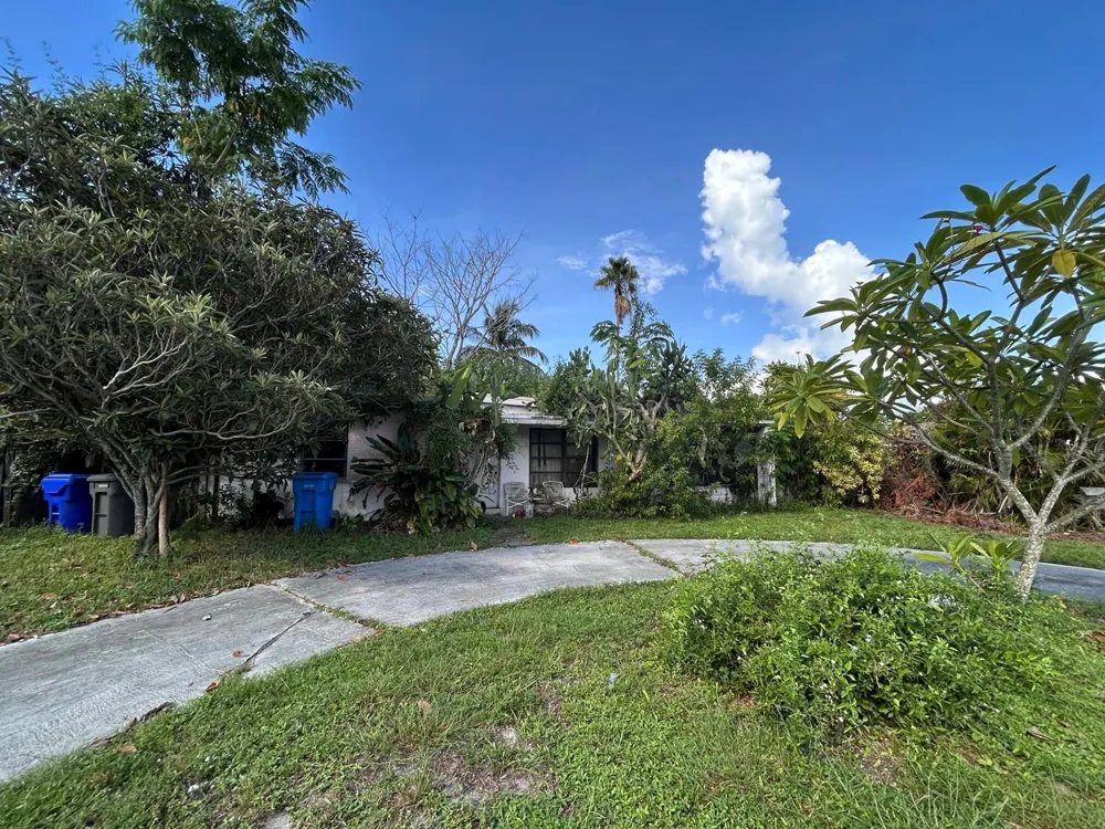 36 THOMAS ROAD West Park, FL 33023