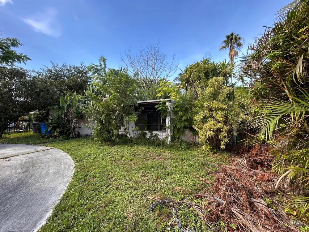36 THOMAS ROAD West Park, FL 33023