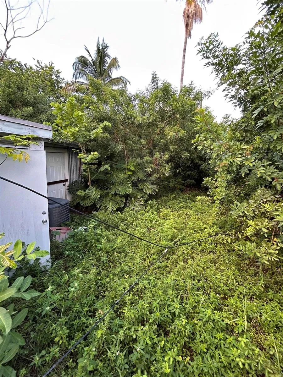 36 THOMAS ROAD West Park, FL 33023