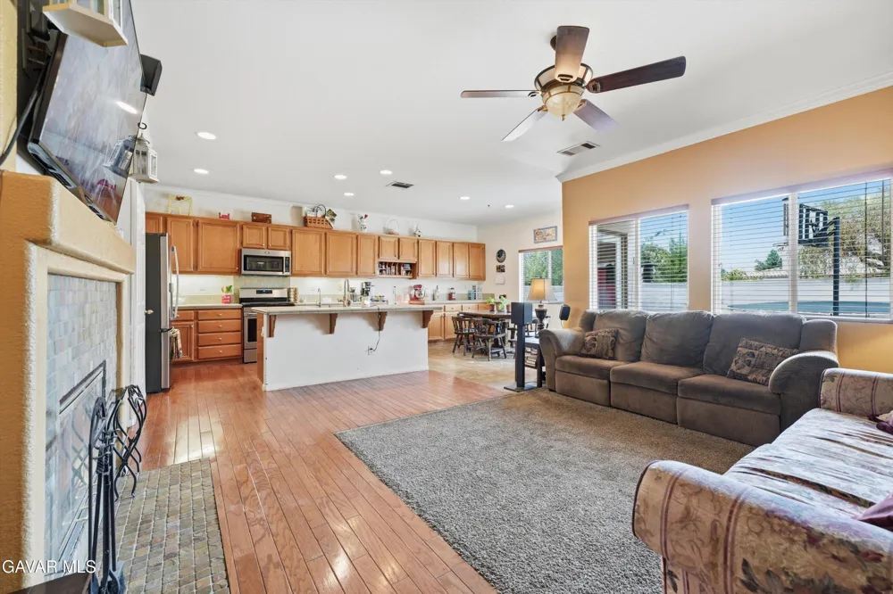 3153 E Avenue K 2 Lancaster, CA 93535