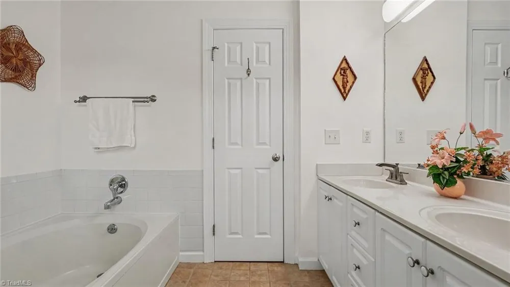 4315 Chilton Way High Point, NC 27265
