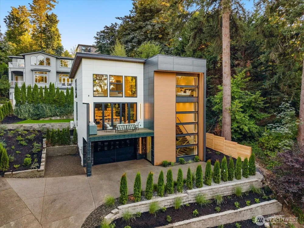 16127 SE 44th Way Bellevue, WA 98006