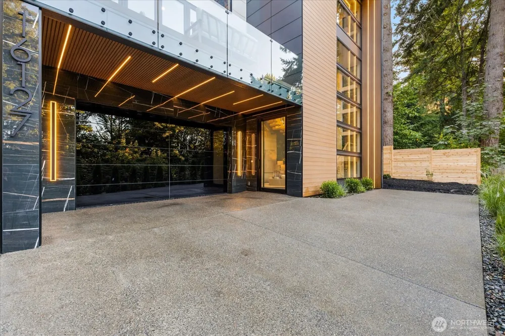 16127 SE 44th Way Bellevue, WA 98006