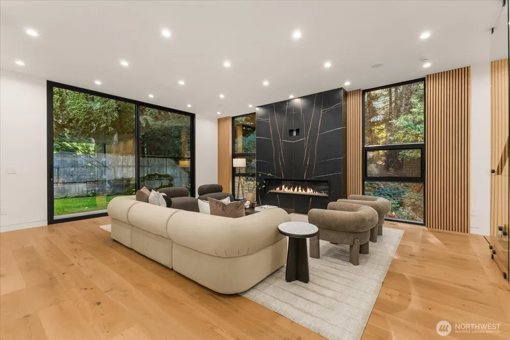 16127 SE 44th Way Bellevue, WA 98006