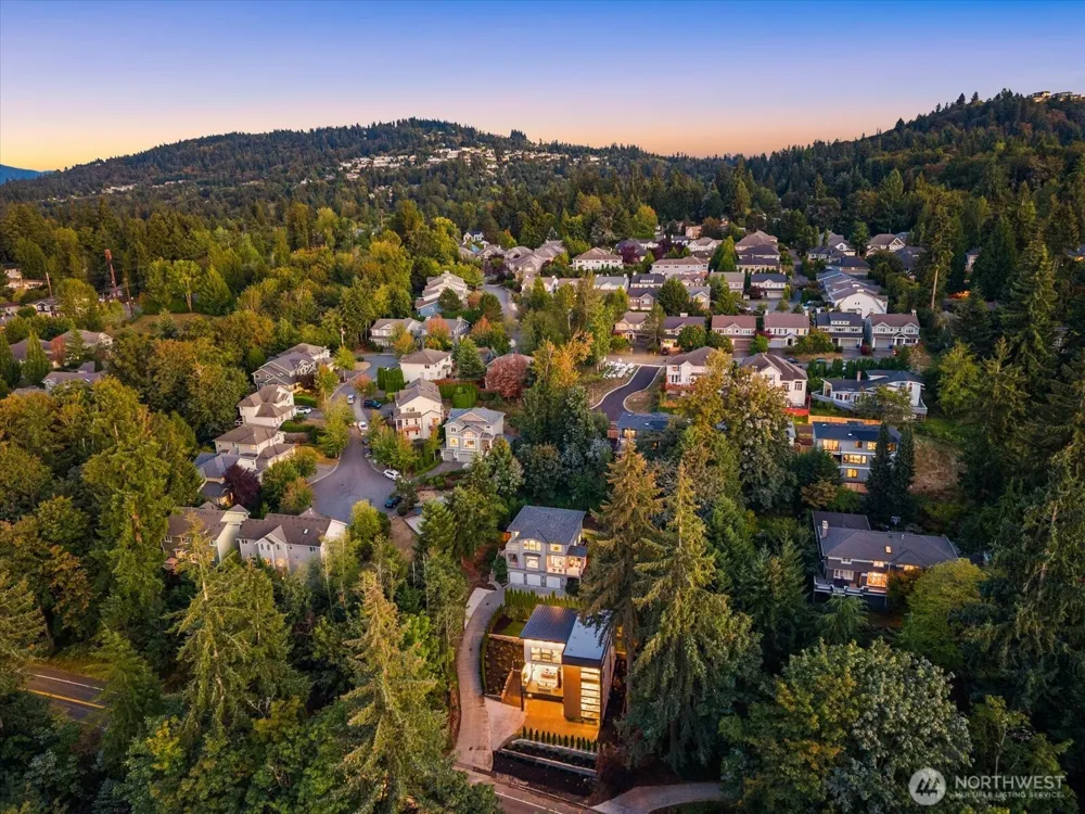 16127 SE 44th Way Bellevue, WA 98006