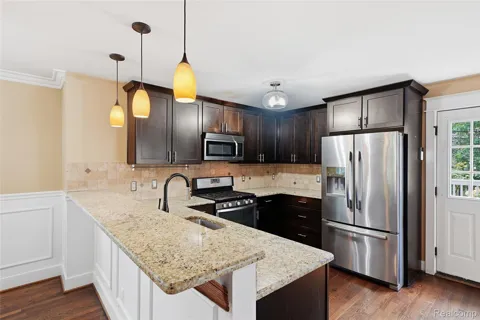 1223 Greenleaf Drive