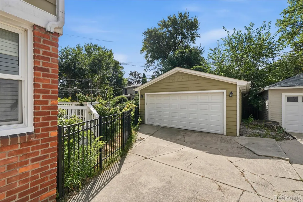 1223 Greenleaf Drive Royal Oak City, MI 48067