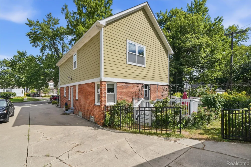 1223 Greenleaf Drive Royal Oak City, MI 48067