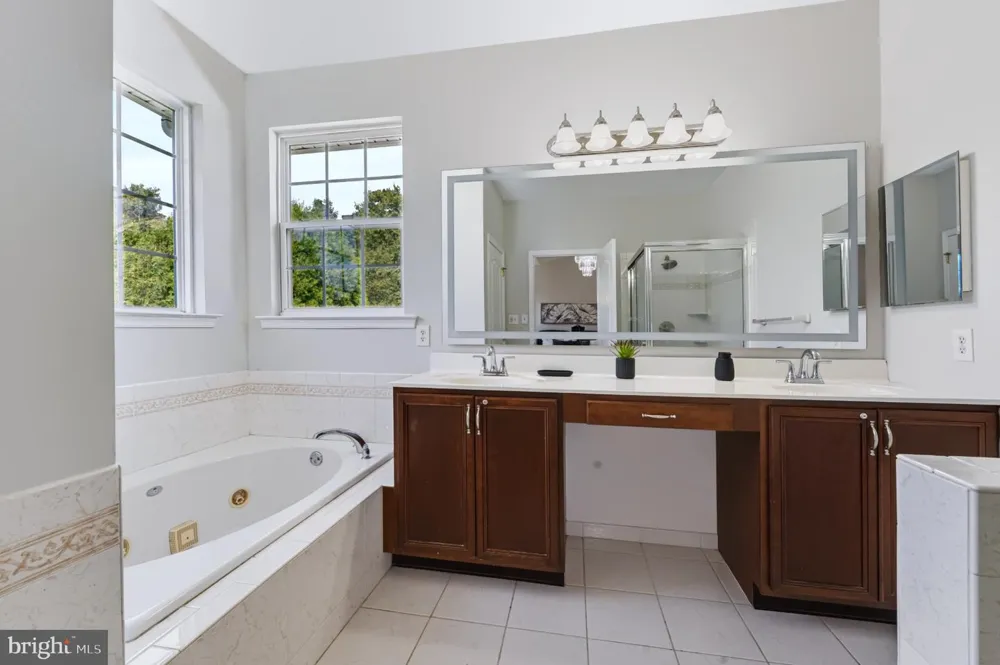 1437 CRANLEIGH LANE Williamstown, NJ 08094