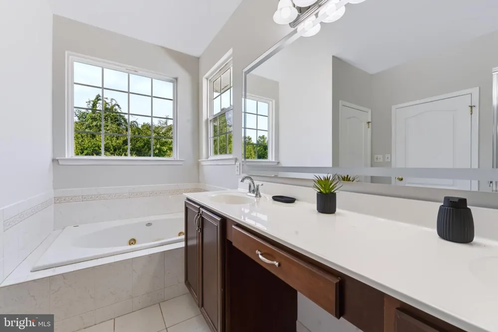 1437 CRANLEIGH LANE Williamstown, NJ 08094