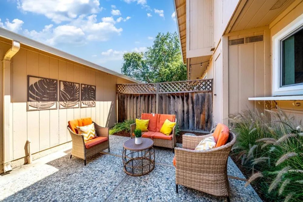 10019 Dove Oak Court Cupertino, CA 95014