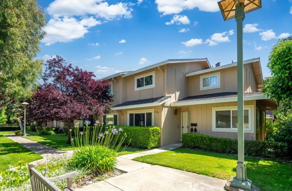 10019 Dove Oak Court Cupertino, CA 95014