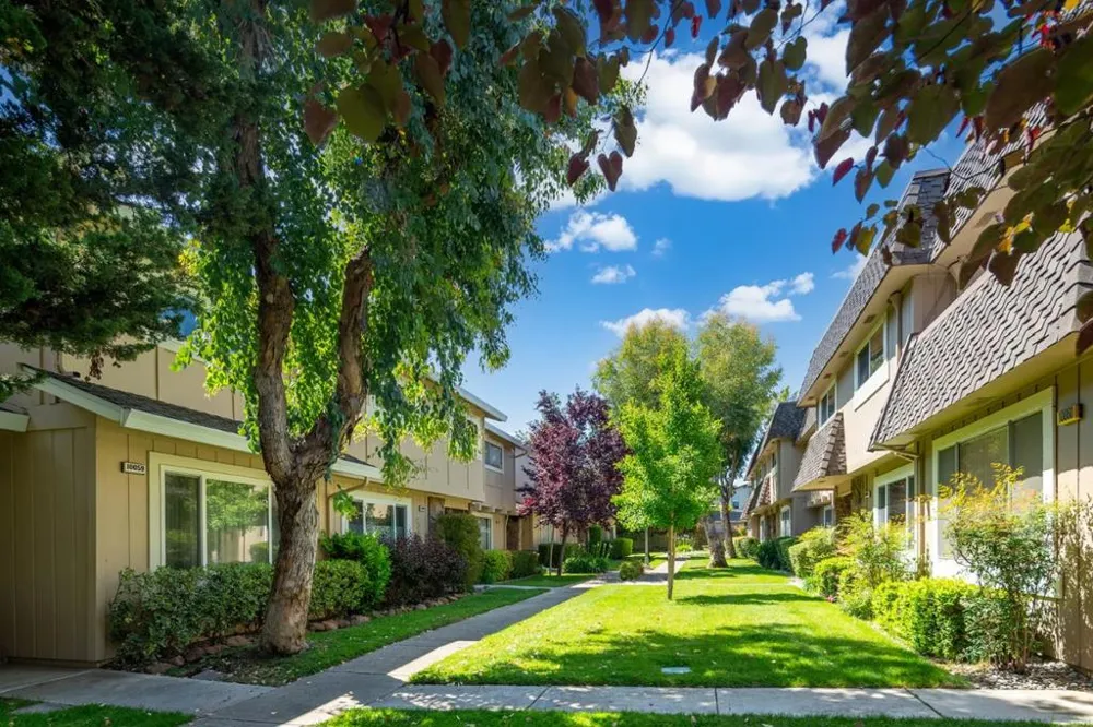 10019 Dove Oak Court Cupertino, CA 95014