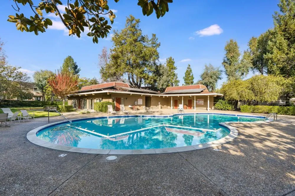 10019 Dove Oak Court Cupertino, CA 95014