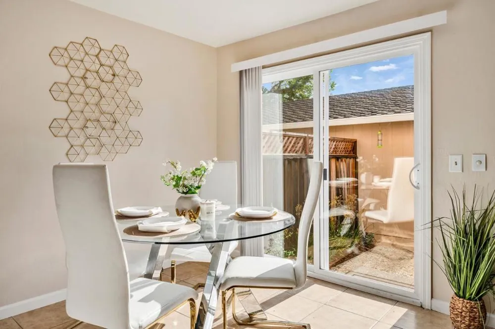 10019 Dove Oak Court Cupertino, CA 95014