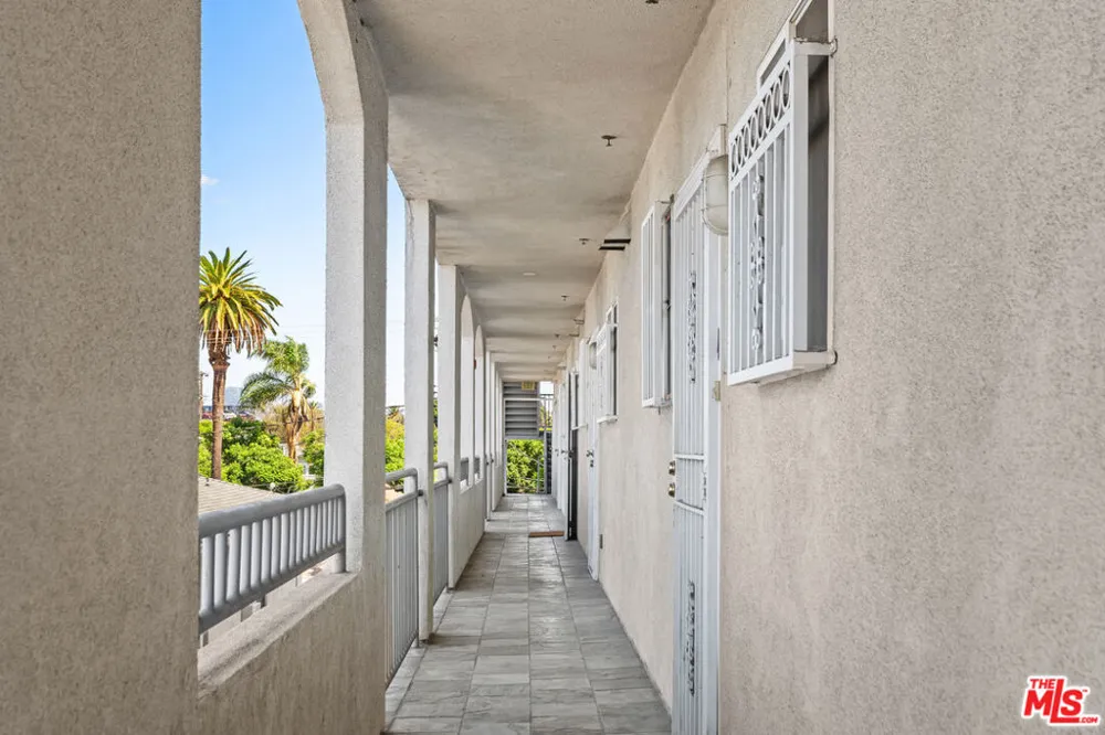 1030 S Norton Avenue #5 Los Angeles, CA 90019