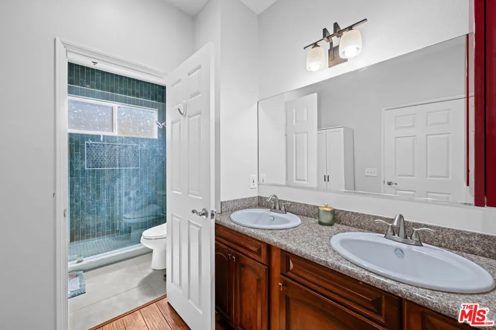 1030 S Norton Avenue #5 Los Angeles, CA 90019
