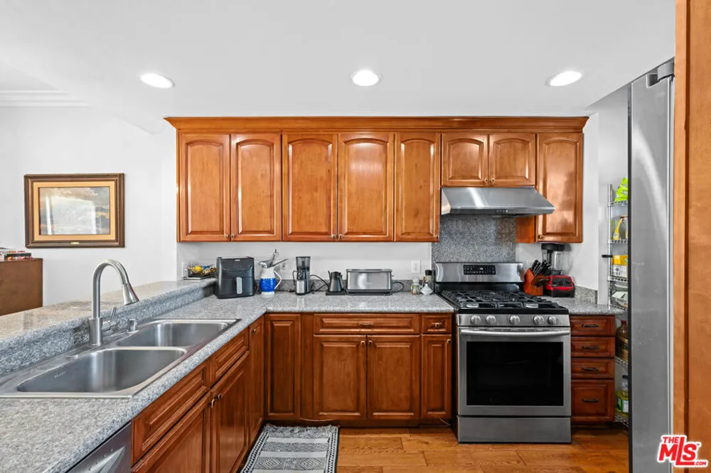 1030 S Norton Avenue #5 Los Angeles, CA 90019